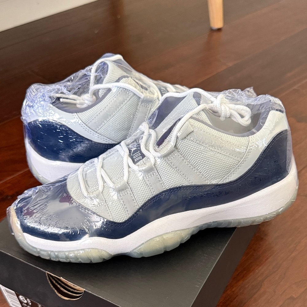 Jordan 11 XI low Georgetown Brand New 6.5y GS